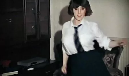 Plantureuse voir les vidéos de porno écarter ses jambes.