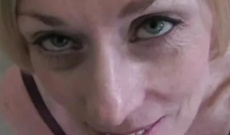 Massage érotique dans le salon je voudrais voir le porno