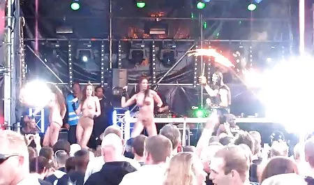 La brune ne se contente porno regarder jamais d'abandonner deux chiennes.