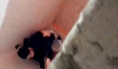 Beauté maigre de voir porno en ligne la Russie souffle profond.