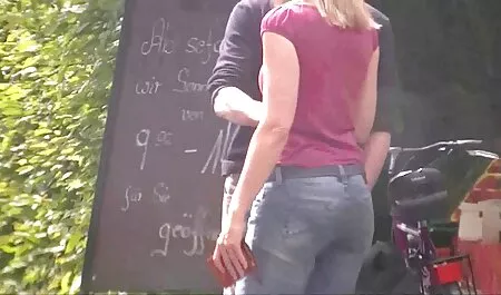 Motherfucker MILF a été surpris je veux regarder un film porno par les paillettes.