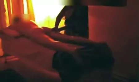 Elle le suce. voir une vidéo x
