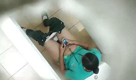 Un homme avec un gros pénis pousse un amant dans le voir un film x gratuit rectum, arrête le cancer.