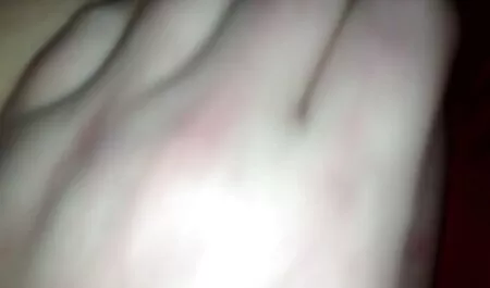 Un porno voir homme a de la beauté pour sa gorge pour la webcam.