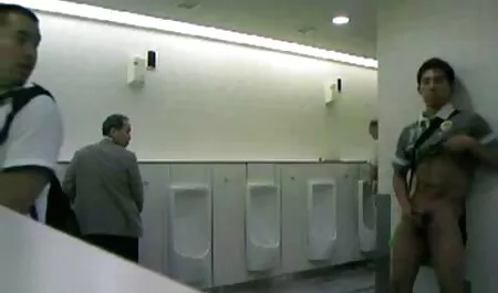 Babe frappe son cul avec une pomme dans la regarder film erotic gratuit salle de bain