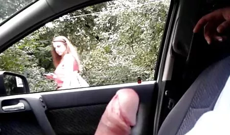 Deux adultes putes pleines de voir un film porno passion.