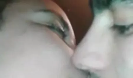 Blanc voir film porno gratuit mange deux femmes noires