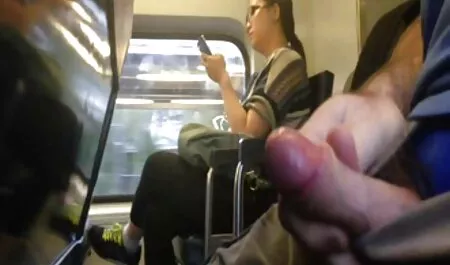 Les jeunes mariés ont passé le week-end à la maison, se donnant de l'affection. regarder film xxx