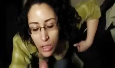 La brune maigre suce. regarder un film porno en streaming