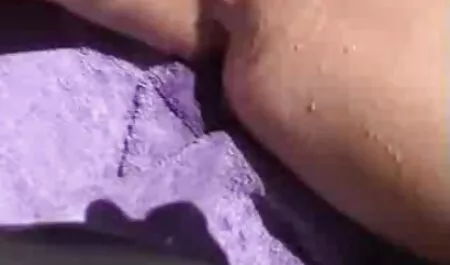 Mélanger rapidement je veux regarder le film porno dans deux trous