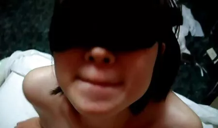 Une regarder un film de sexe gratuit belle fille va faire l'amour sur la plage dans le vagin et souffler