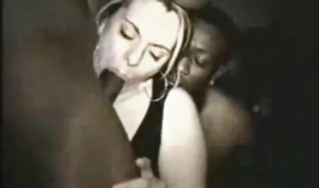 Public Trio sur une rue animée voir film porno gay