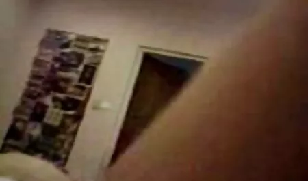 Un homme voir film porno sur youtube baise une pute russe et des salopes dans la bouche