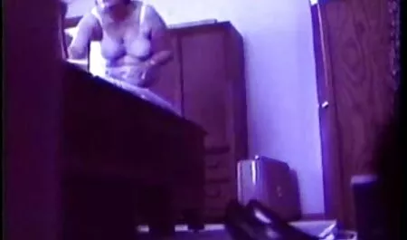 Petits seins je vais voir un film porno Ébène
