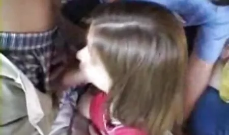 Asiatique avec de petits seins regarder film x en francais prend la bite dans deux trous par un homme