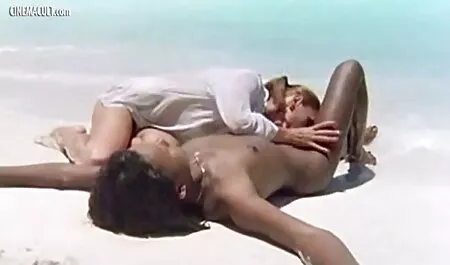 Les gens déchirent les jeunes blondes à deux bites et le regarder un film de sexe gratuit sperme dans la bouche.