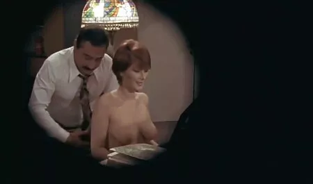 Après le sexe, le clitoris porno voir gonfle.