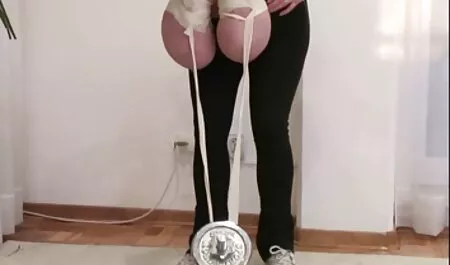 Masturbation dans regarde sex gratuit la salle de bain