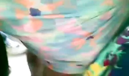 Les mères regarder film pornographique gratuit et les filles jouent avec un homme.