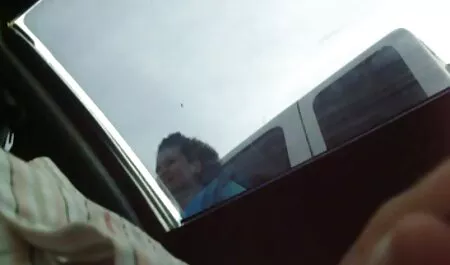 Homme baise femme dans le voir film porno hard bureau au milieu de la journée.
