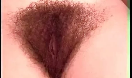 Brunette, je veux voir un film porno français spectacle flexible, étirement et cul juteux