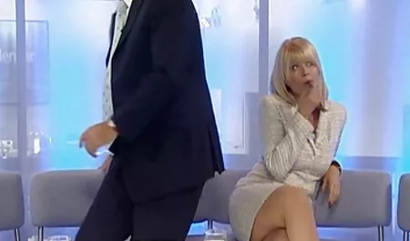 Sur le canapé, le porno à voir masseur était brune, avec un angle sur le cou.