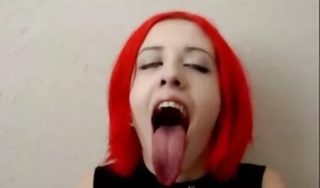 Privée de filles je vais voir un film porno nues