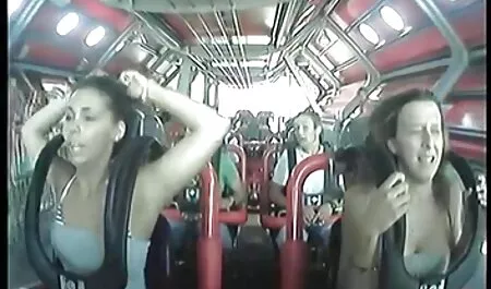 Deux voir film en streaming porno jolies filles baisent un homme.